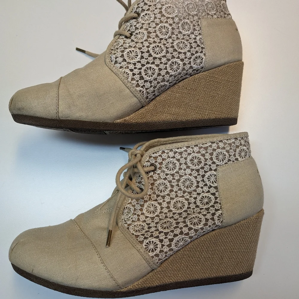 BOBS From Skechers High Note Rocket Wedges‎ with Crocheted Insert Size 10
